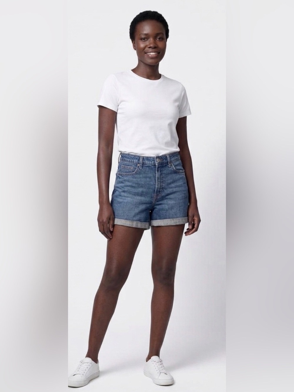 Old Navy Sz 8 Classic Mid-Rise Denim Shorts in Blue Cuffed Hem